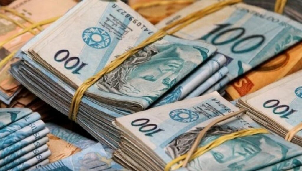 dinheiro-1024x580 Por Que Tomamos Decisões Irracionais com Dinheiro? Entenda o Comportamento Financeiro