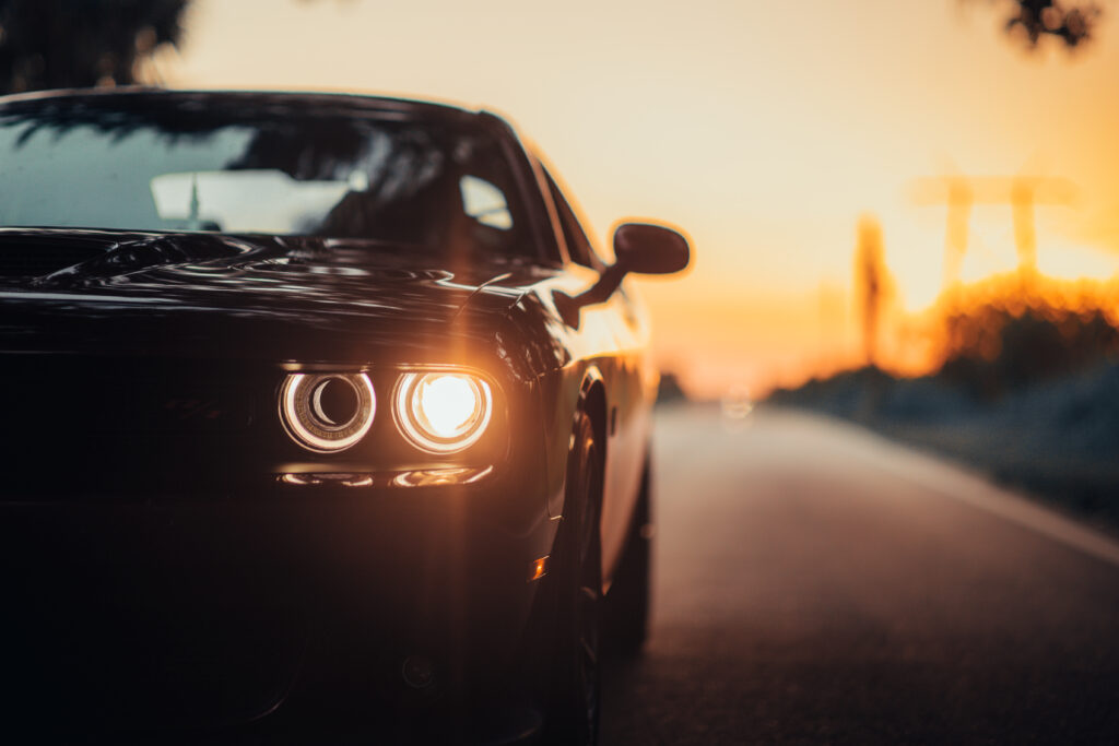 luxurious-car-parked-highway-with-illuminated-headlight-sunset-1024x683 Amaxofobia: Entenda a Fobia de Dirigir, Causas, Sintomas e os Novos Avanços no Tratamento