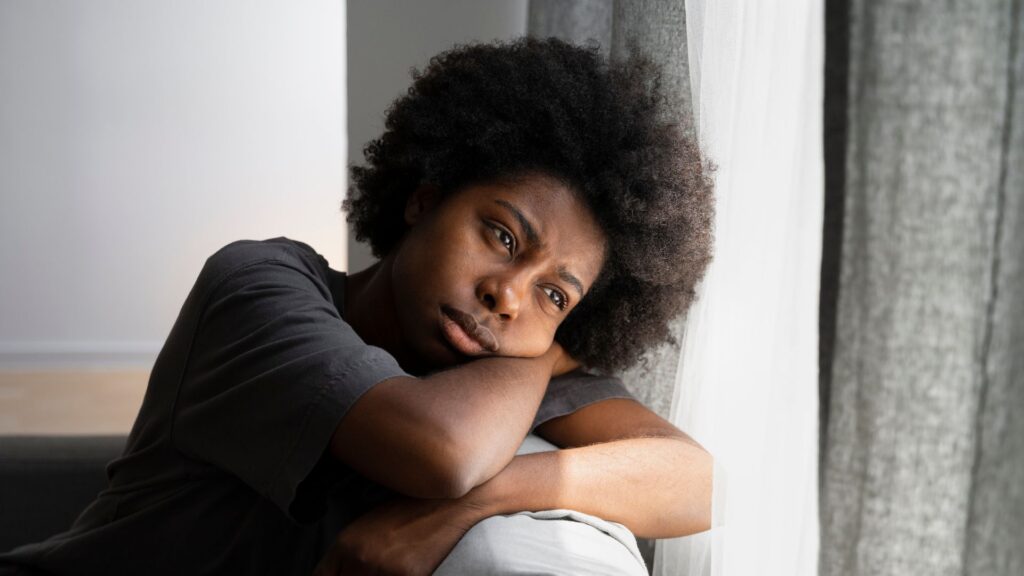 Copia-de-CAPA-MN-2022-85-1024x576 Estresse em Universitários Negros de Primeira Geração: Causas, Impactos e Apoio Psicológico