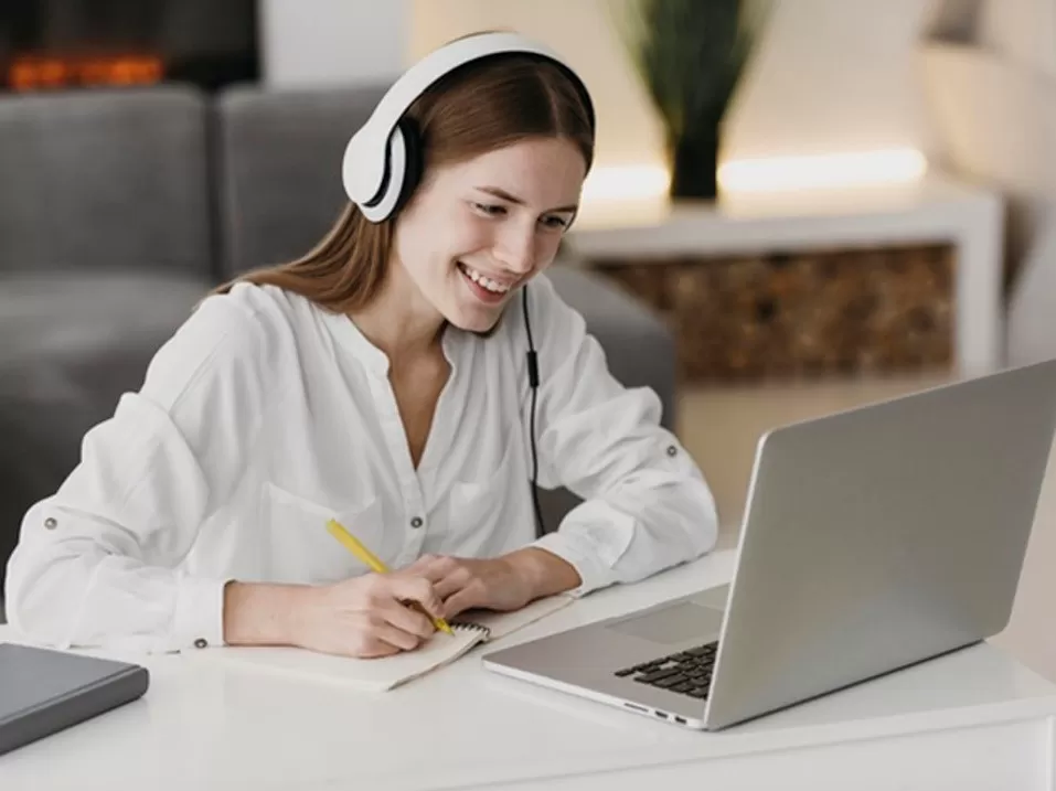 psicologo-online-gratuito Psicologia Digital e Impactos Cognitivos: Como a Era Online Está Moldando a Mente Humana